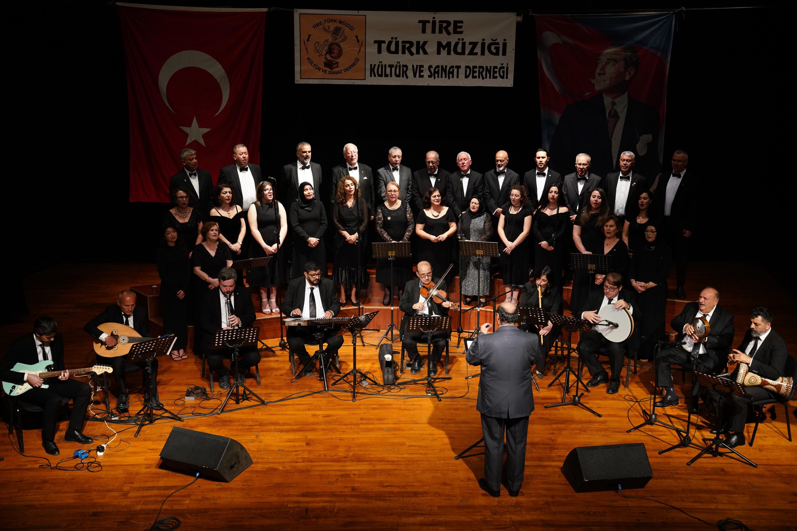 Tire’de Cumhuriyet Coşkusu, Türk Müziği Konseriyle Taçlandı