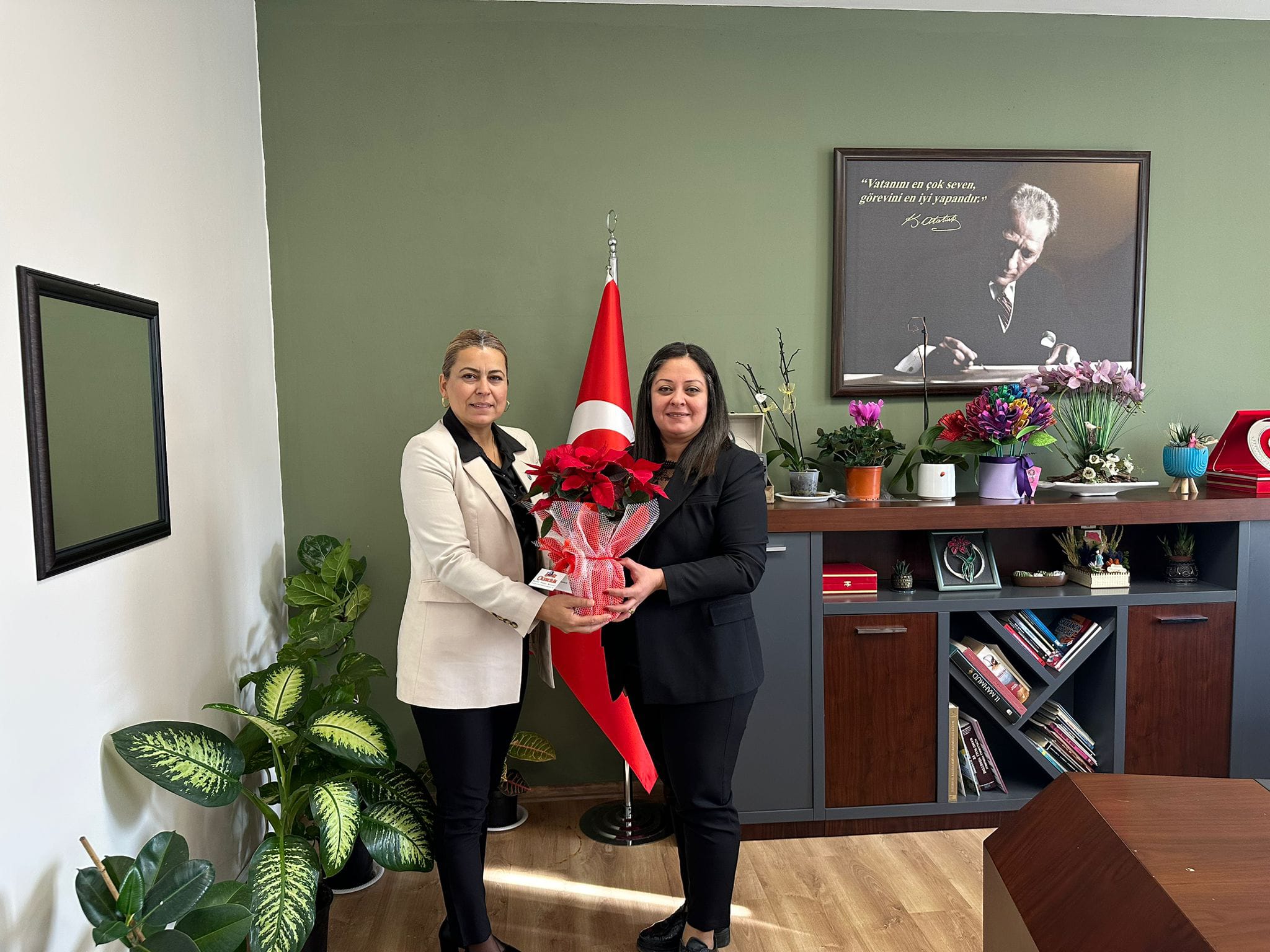 İYİ Parti Tire İlçe Başkanlığı, Tire İlçe Milli Eğitim Müdürü Duygu Çevirgen Uzun’u ziyaret etti