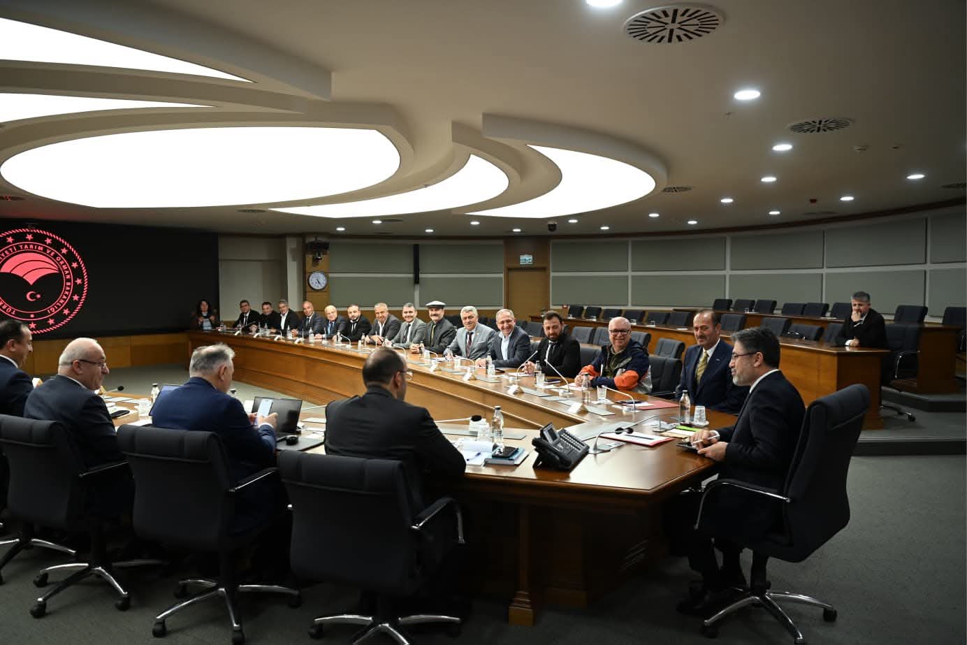 Tire’den Ankara’ya Çiftçi Mesajı: Kooperatif Başkanları Tarım Bakanı Yumaklı’yı Ziyaret Etti