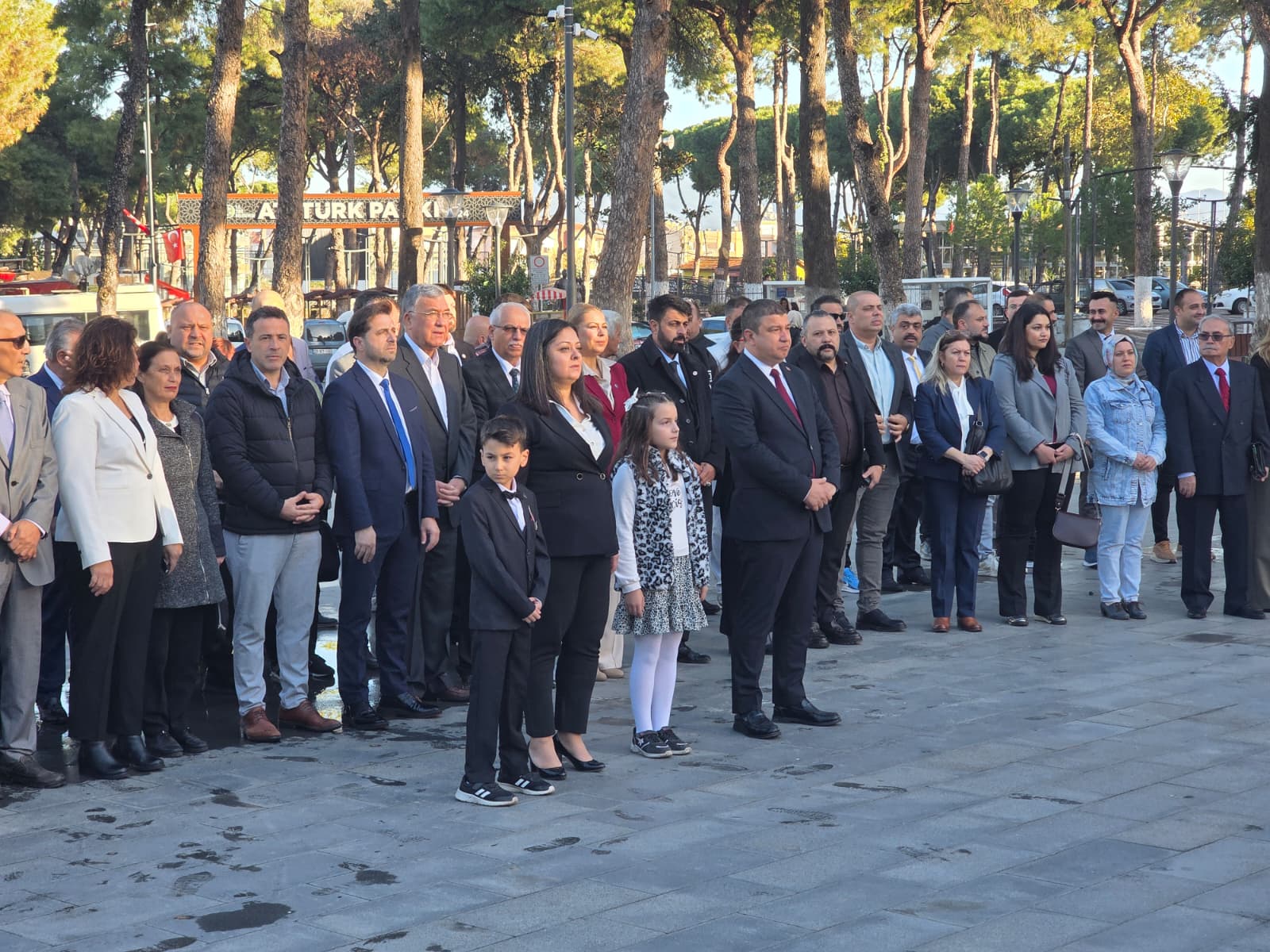 Tire’de 24 Kasım Öğretmenler Günü Cumhuriyet Meydanı’nda Kutlandı